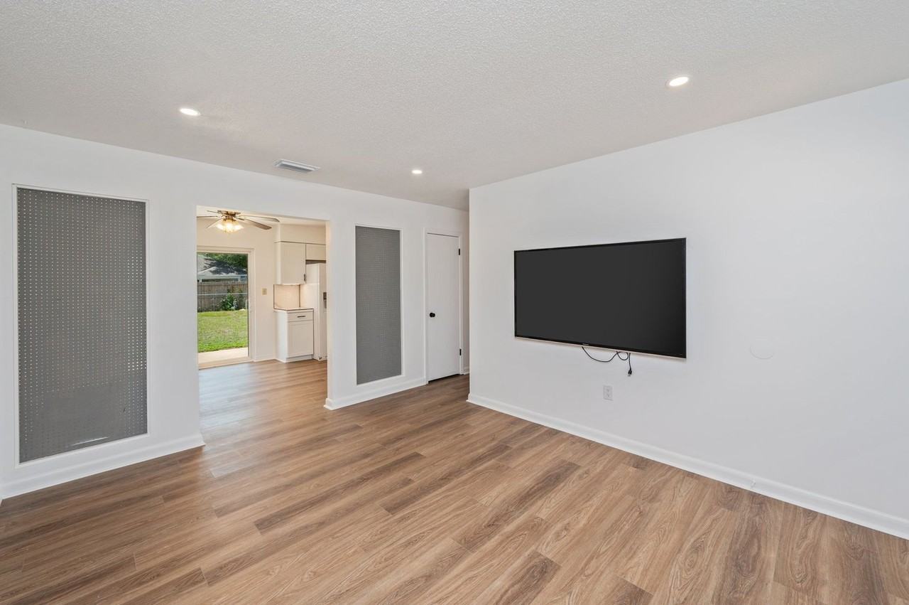 1416 Palm Blvd S - Photo 7 of 40