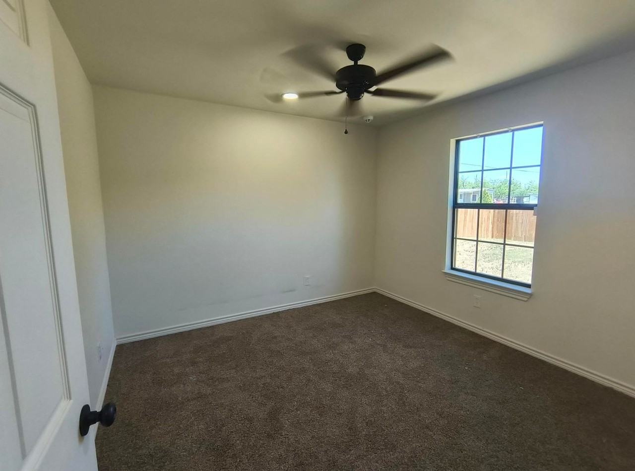 3522 Crockett St - Photo 3 of 8