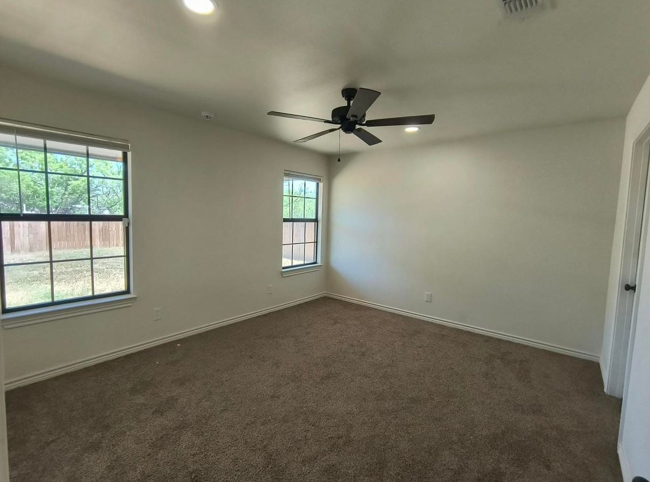 3522 Crockett St - Photo 4 of 8