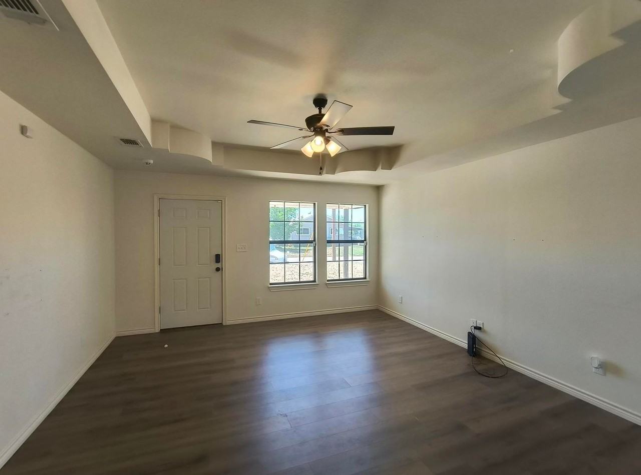 3522 Crockett St - Photo 6 of 8