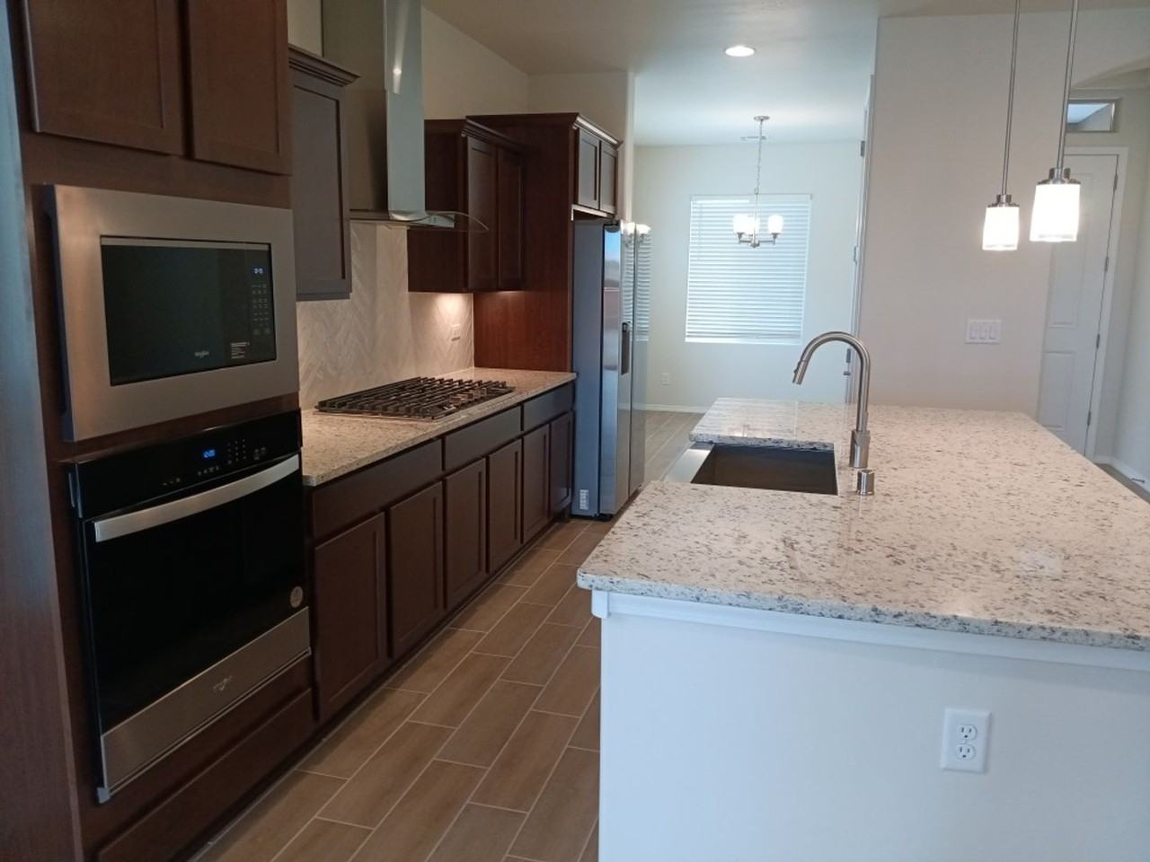 2327 Berkeley Ave Ne - Photo 3 of 30