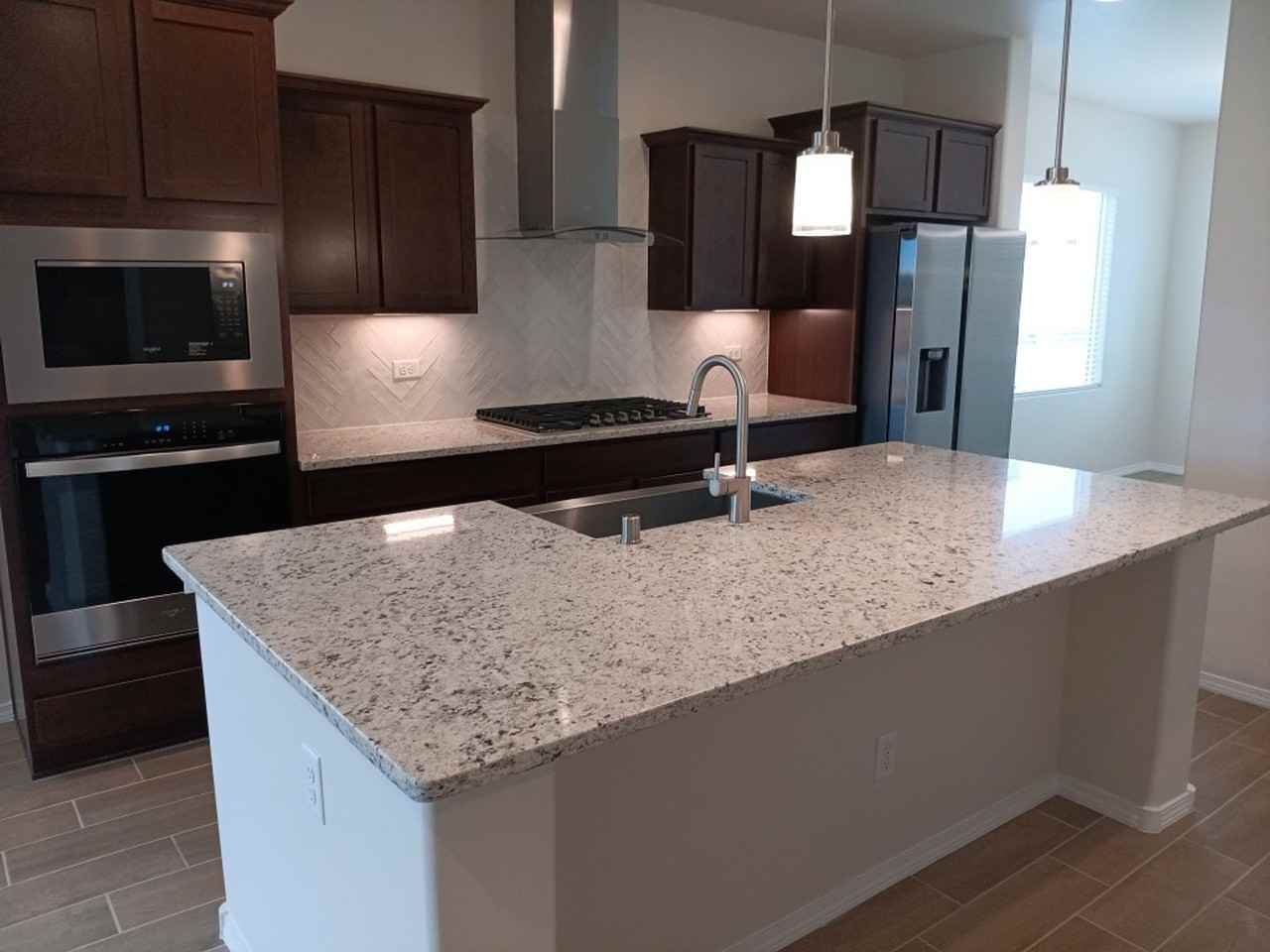2327 Berkeley Ave Ne - Photo 4 of 30