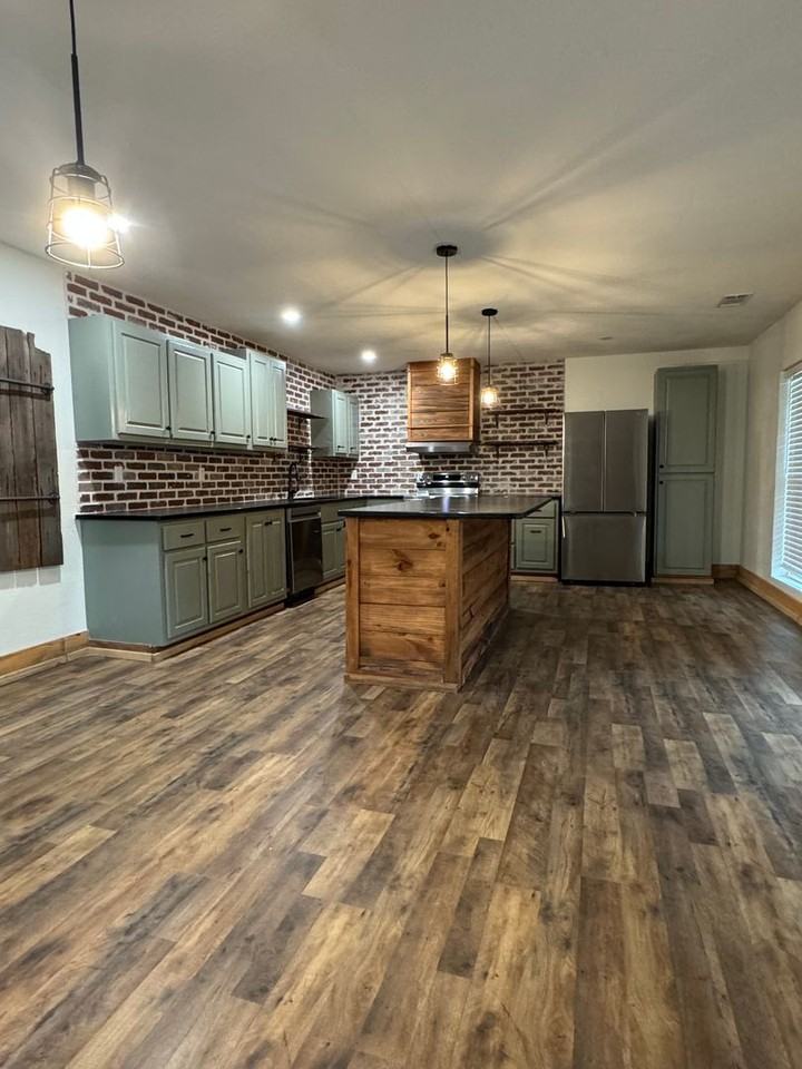 1448 C St - Photo 2 of 13