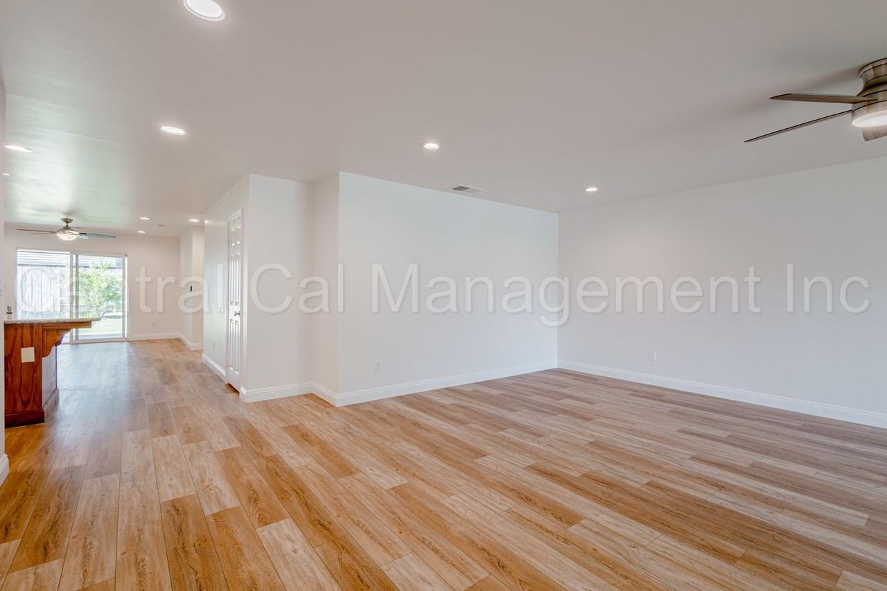 9010 Long Island Dr - Photo 3 of 30