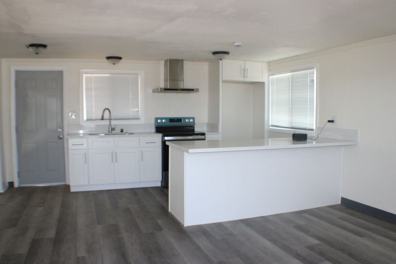 12224 James St - Photo 4 of 10