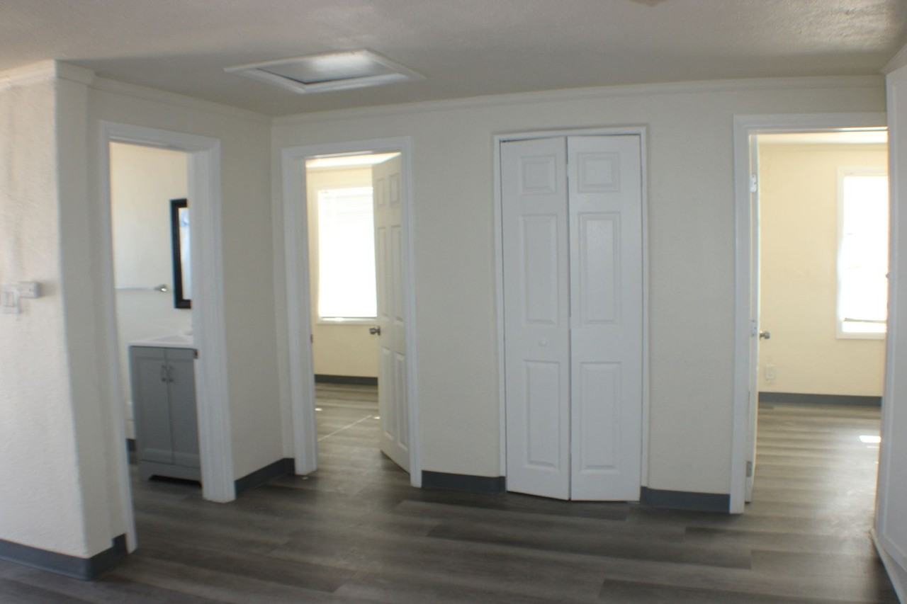 12224 James St - Photo 5 of 10