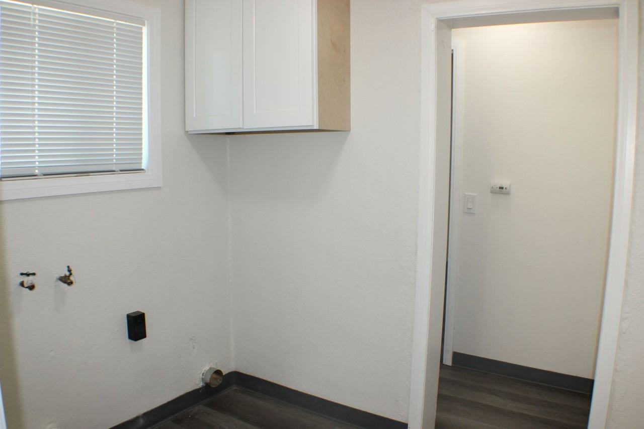 12226 James St - Photo 3 of 9