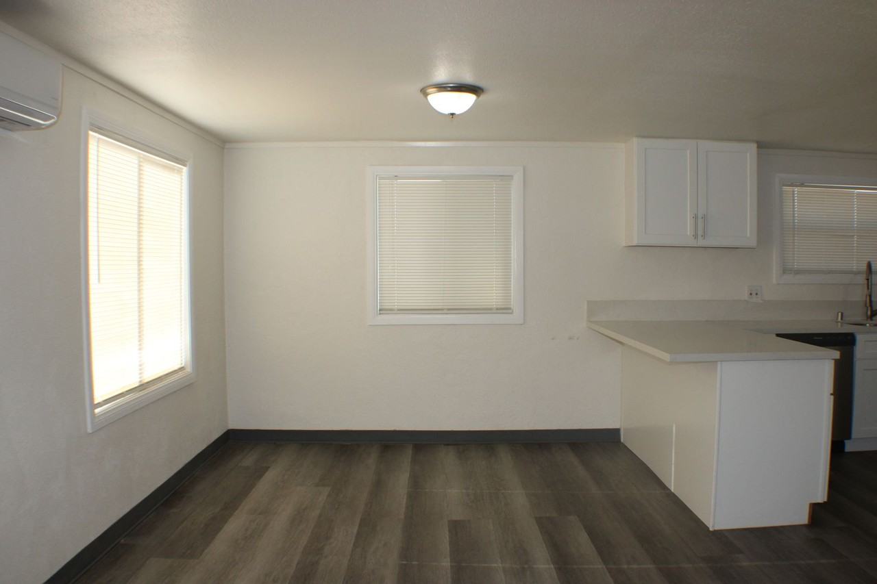 12226 James St - Photo 5 of 9