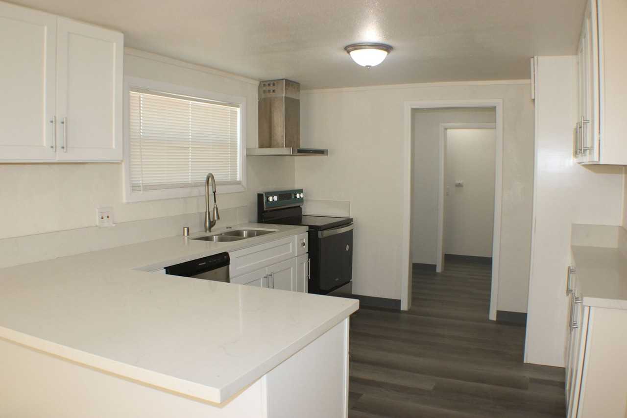 12226 James St - Photo 6 of 9