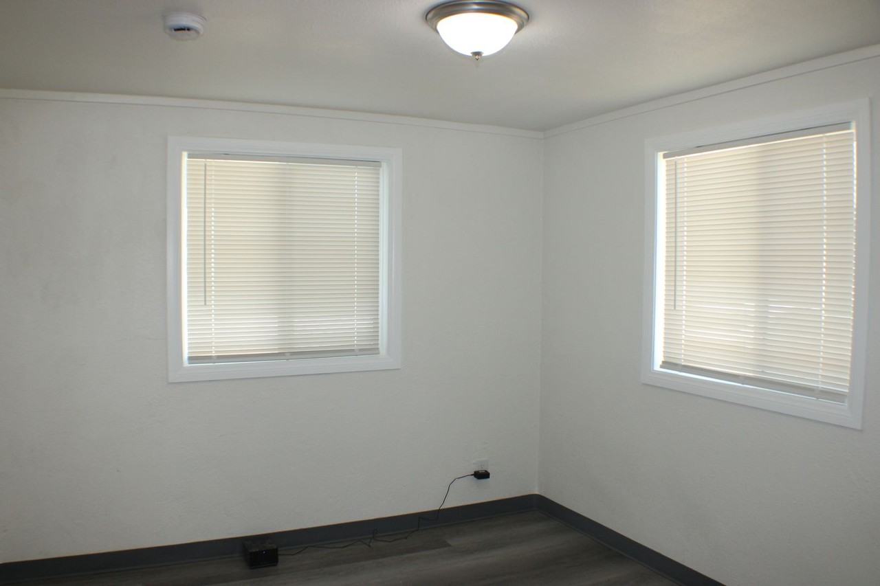 12226 James St - Photo 7 of 9