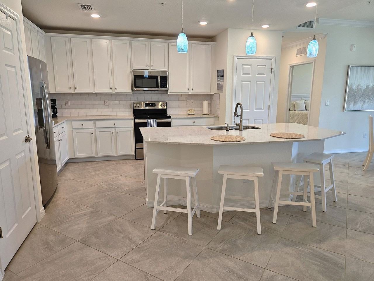 10042 Crooked Creek Drive #103 - Photo 7 of 50