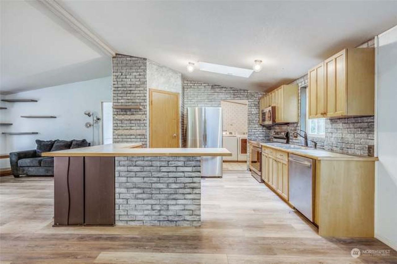 40 E Totten Pl - Photo 2 of 19
