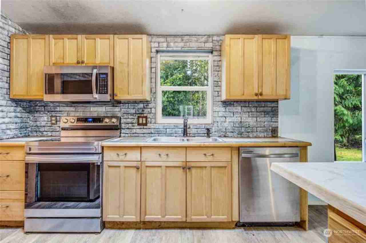 40 E Totten Pl - Photo 3 of 19