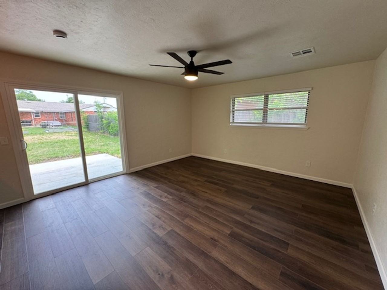 123 Briarwood St - Photo 3 of 16