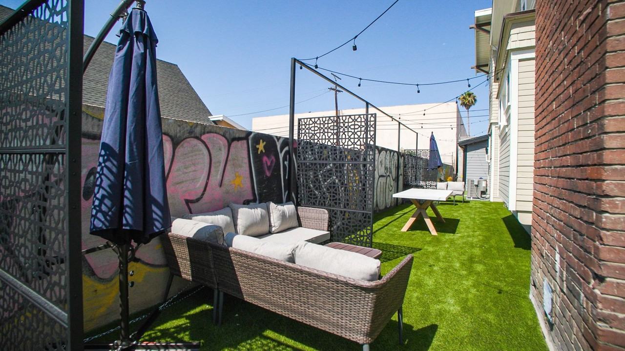 Pisces Victorian Home on Menlo Avenue - Photo 4 of 35