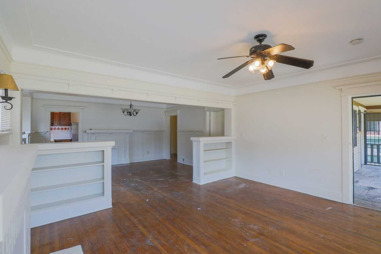 Pisces Victorian Home on Menlo Avenue - Photo 5 of 35