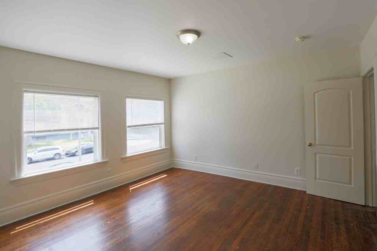 Pisces Victorian Home on Menlo Avenue - Photo 7 of 35