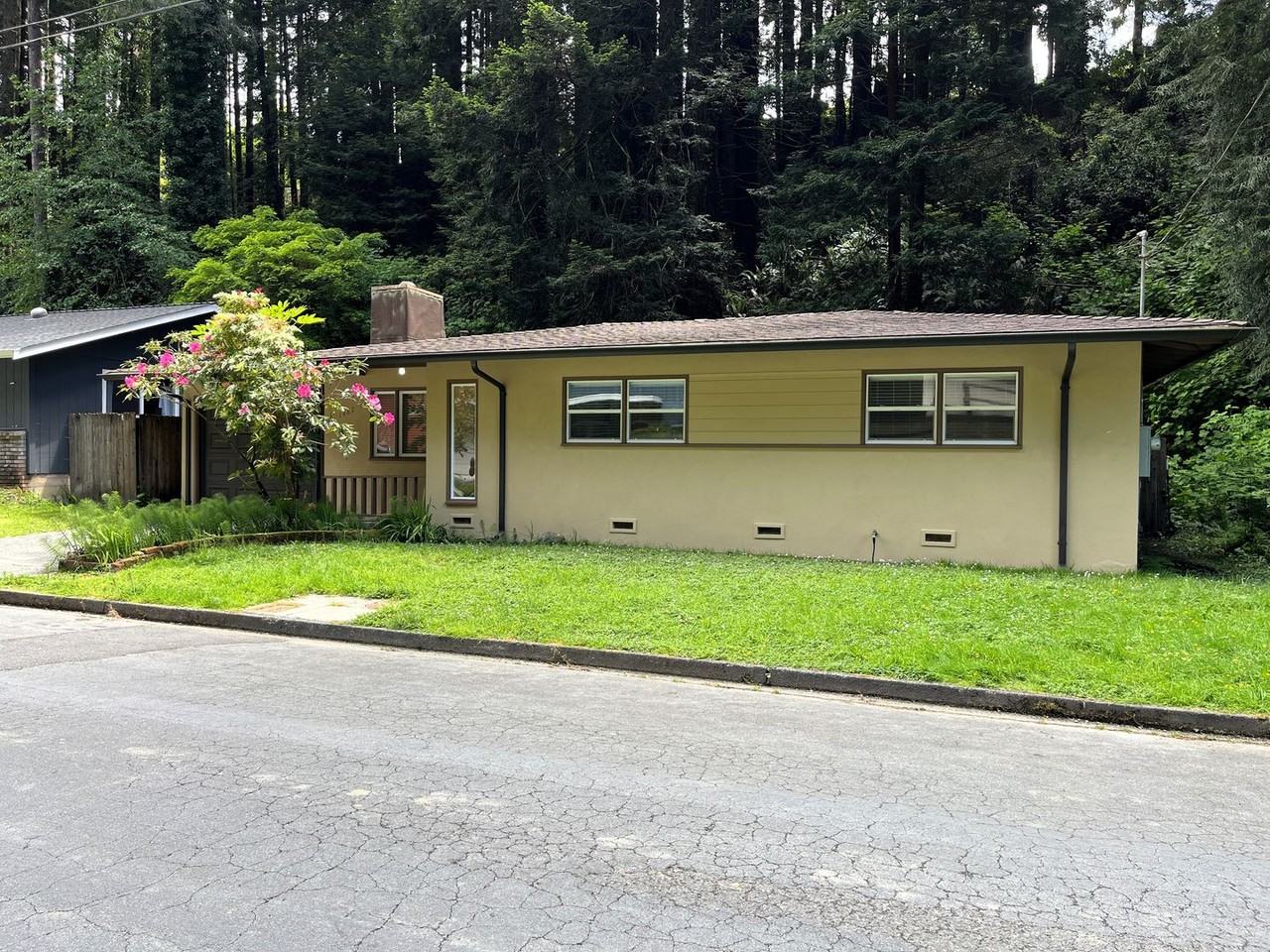 1467 Beverly Dr - Photo 2 of 17