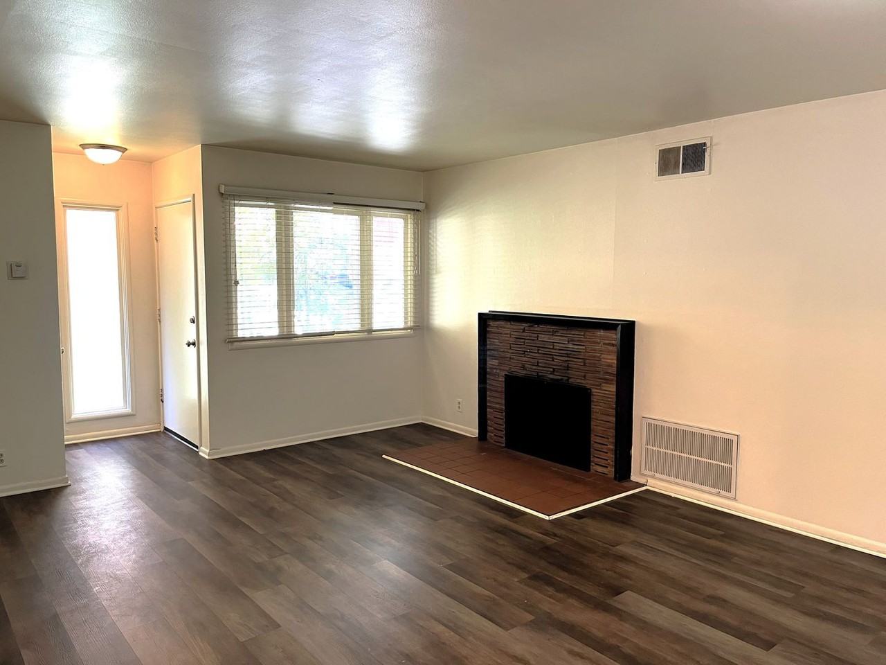 1467 Beverly Dr - Photo 4 of 17
