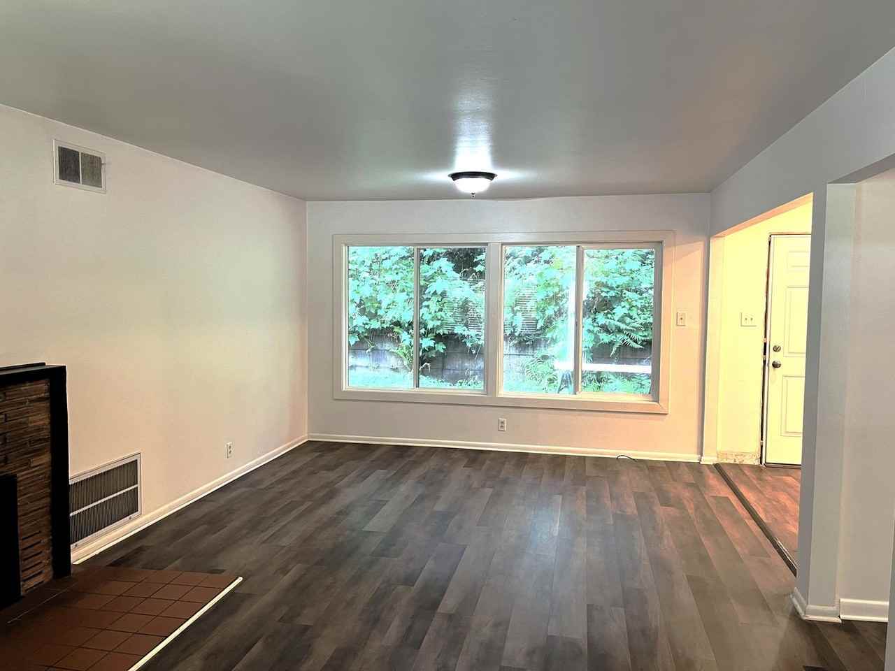 1467 Beverly Dr - Photo 5 of 17