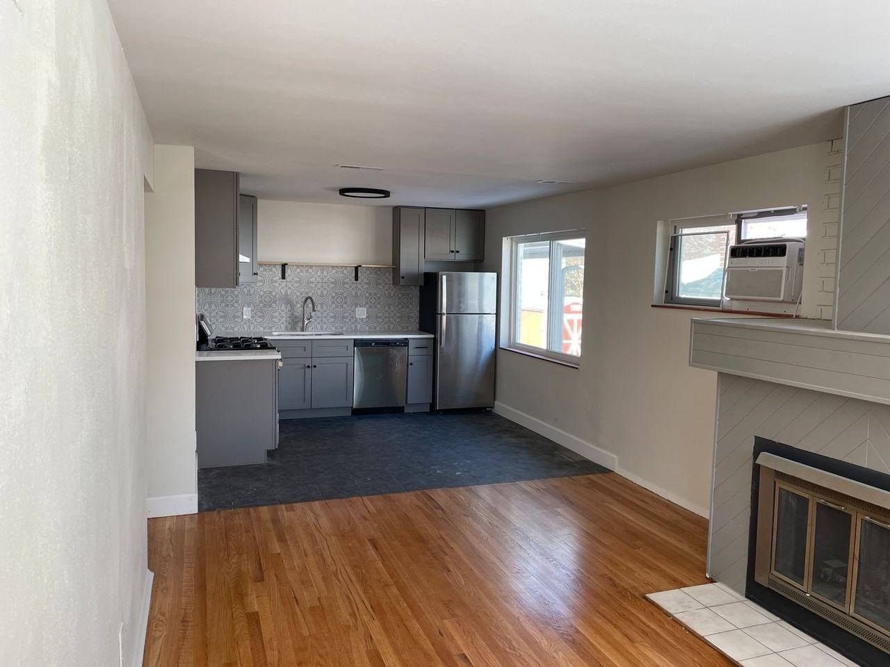 465 N Clarkson St - Photo 2 of 11