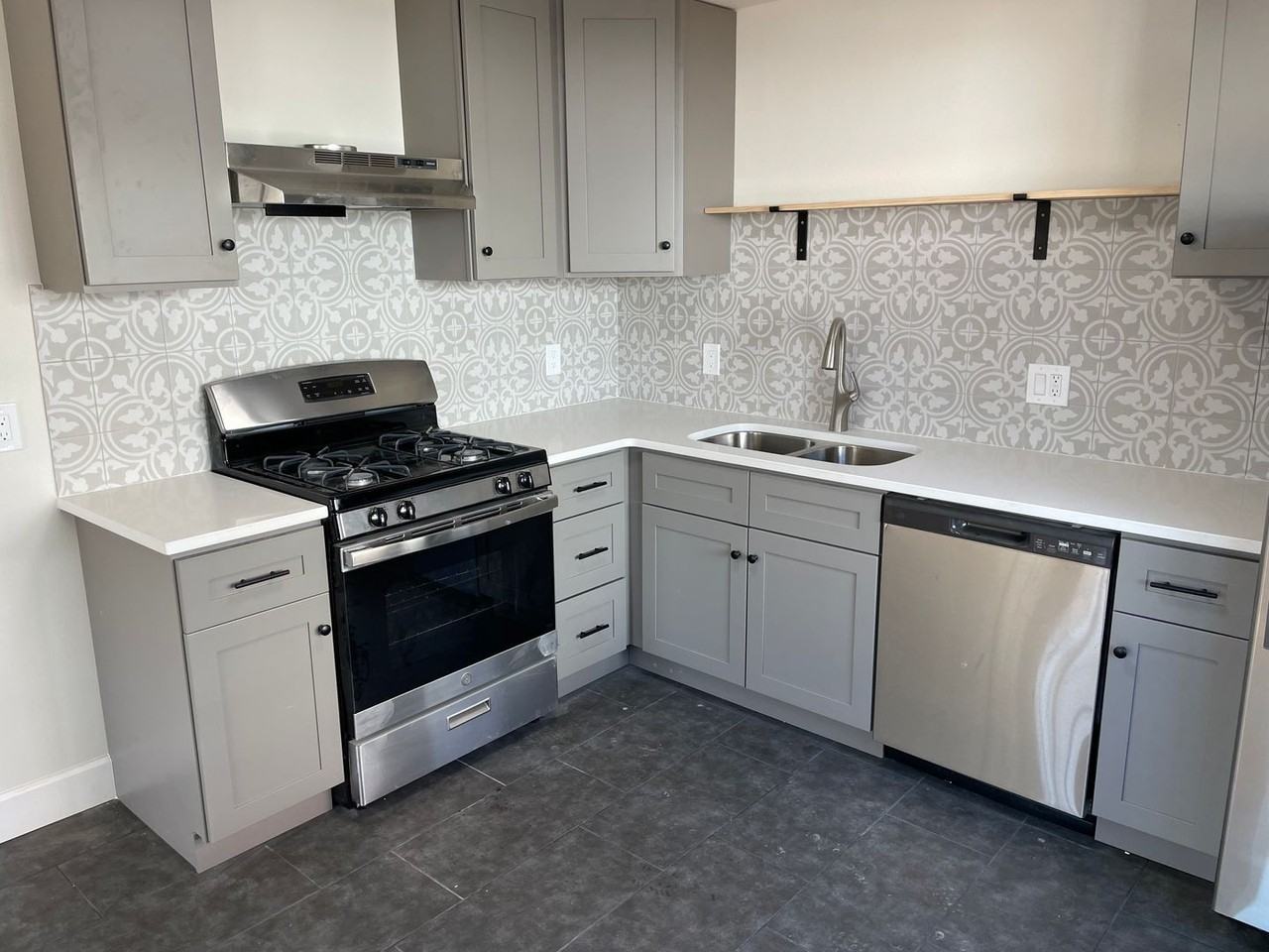 465 N Clarkson St - Photo 3 of 11