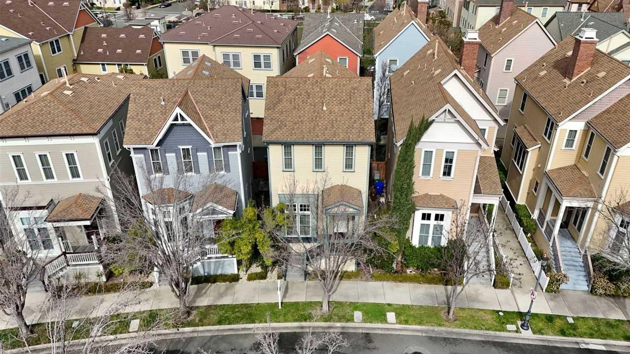 2057 Lewis St - Photo 2 of 30