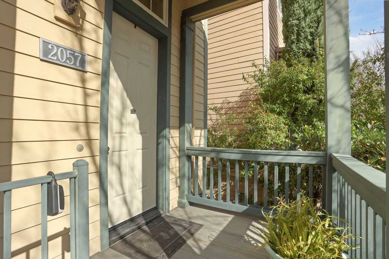 2057 Lewis St - Photo 3 of 30