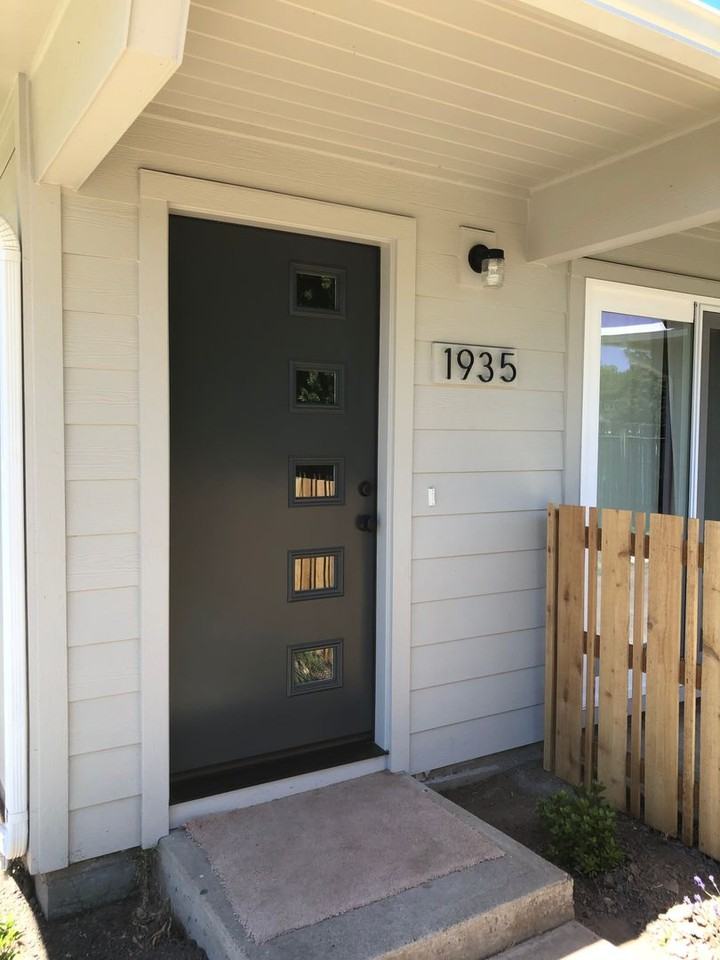 1935 Nw Hayes Ave - Photo 2 of 21