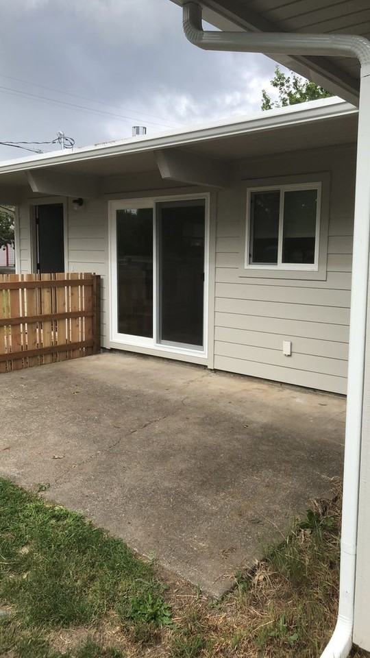 1935 Nw Hayes Ave - Photo 3 of 21