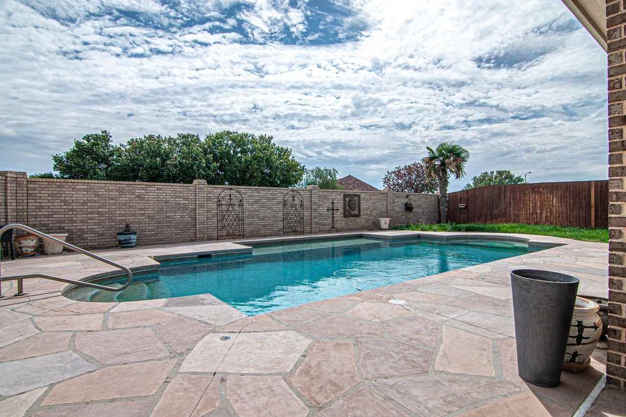 22 San Juan Ct - Photo 2 of 33