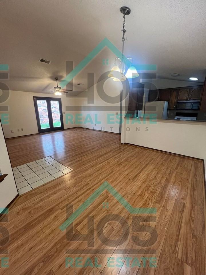 2136 Lonnie Ln - Photo 3 of 14