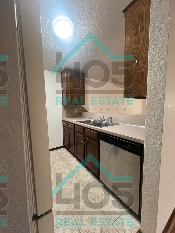 2136 Lonnie Ln - Photo 4 of 14