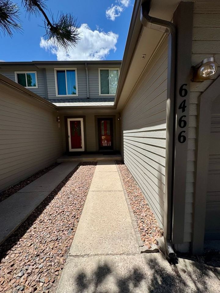 6466 Jonathan Ct - Photo 4 of 19