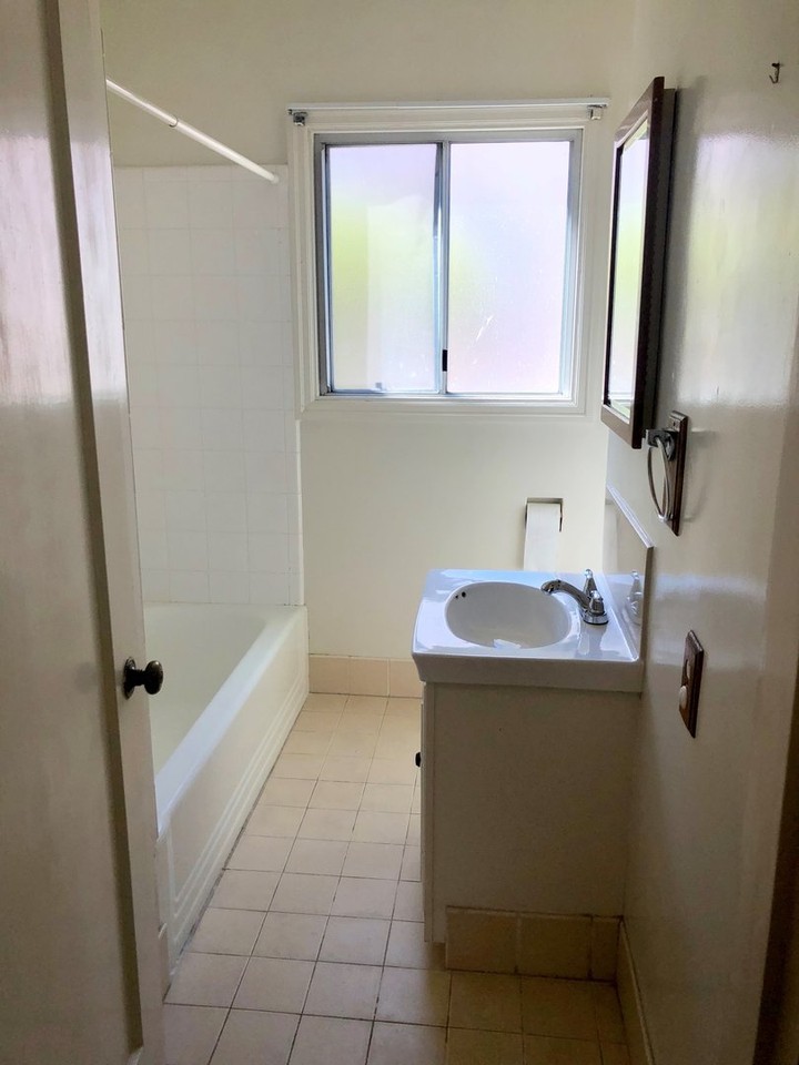 927 W Franklin St - Photo 7 of 24