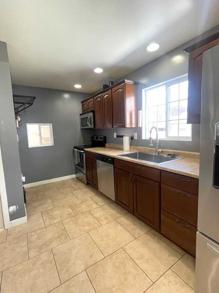 202 Falley St - Photo 7 of 26