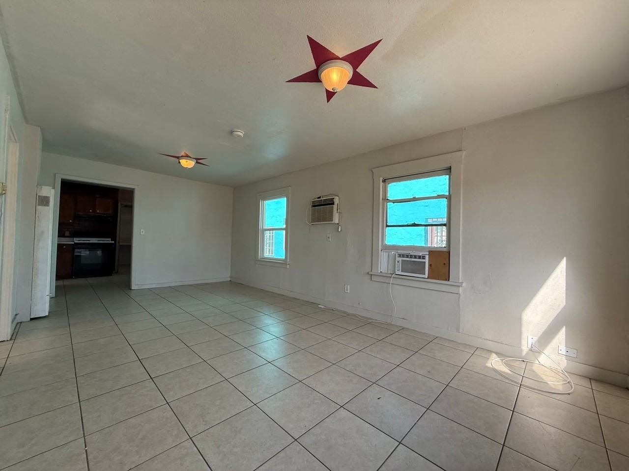 214 Woodrow St - Photo 2 of 13