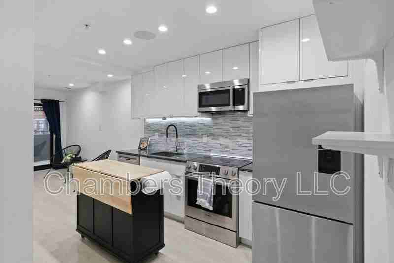 4 R St Nw #5 - Photo 3 of 28