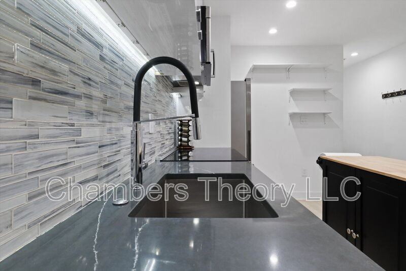 4 R St Nw #5 - Photo 5 of 28