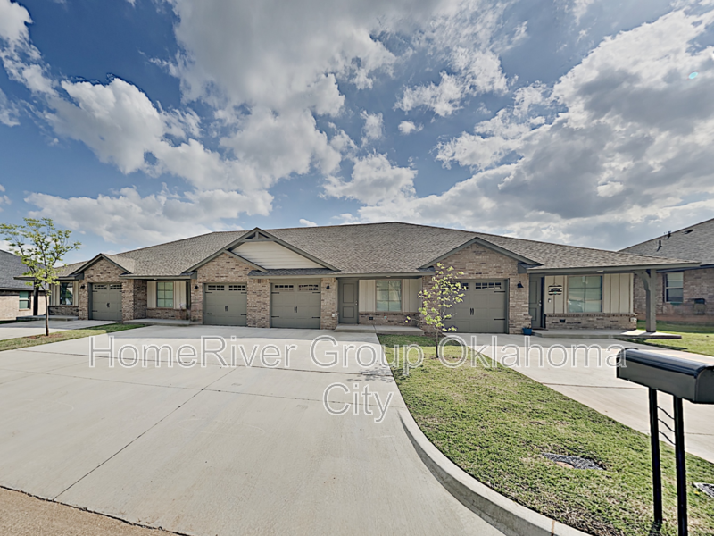 418 Vail Cir - Photo 2 of 16