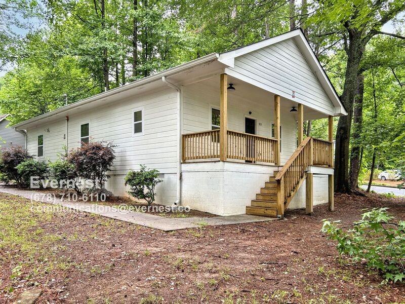 831 Bolton Rd Nw - Photo 2 of 21