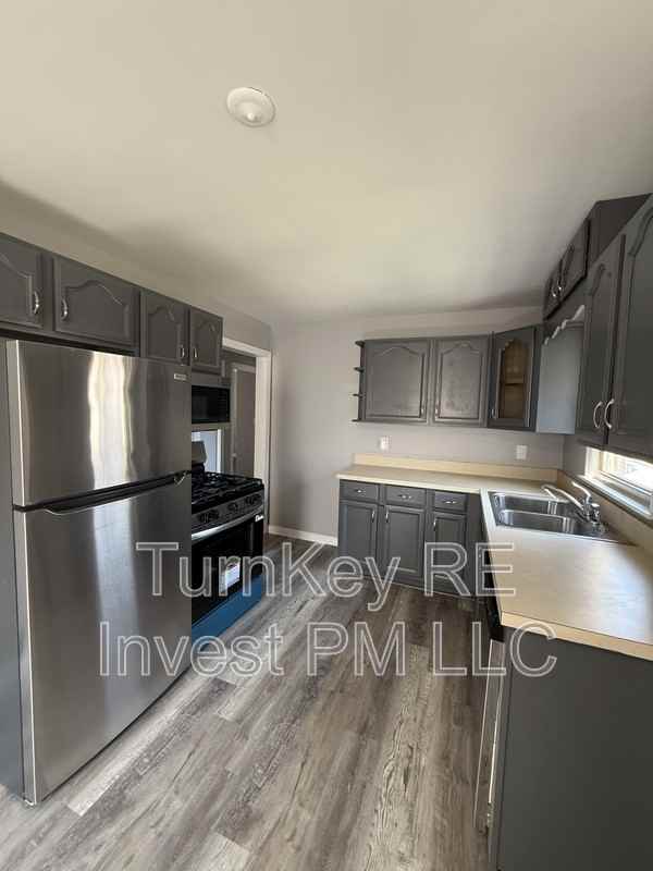 18343 Oakwood Ave - Photo 3 of 15