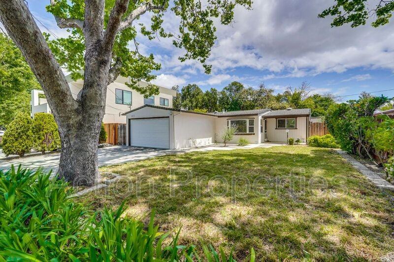 1125 Burgoyne St - Photo 2 of 35