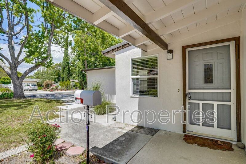 1125 Burgoyne St - Photo 3 of 35