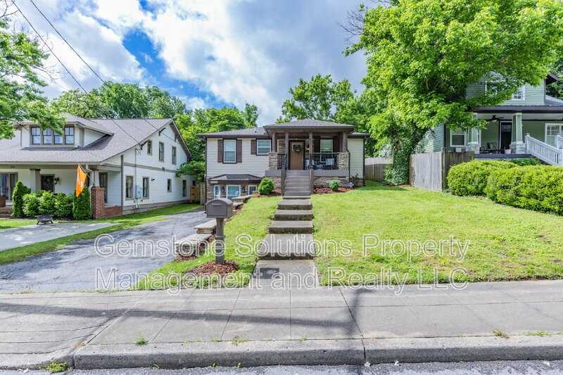 1406 Lillian St - Photo 2 of 40