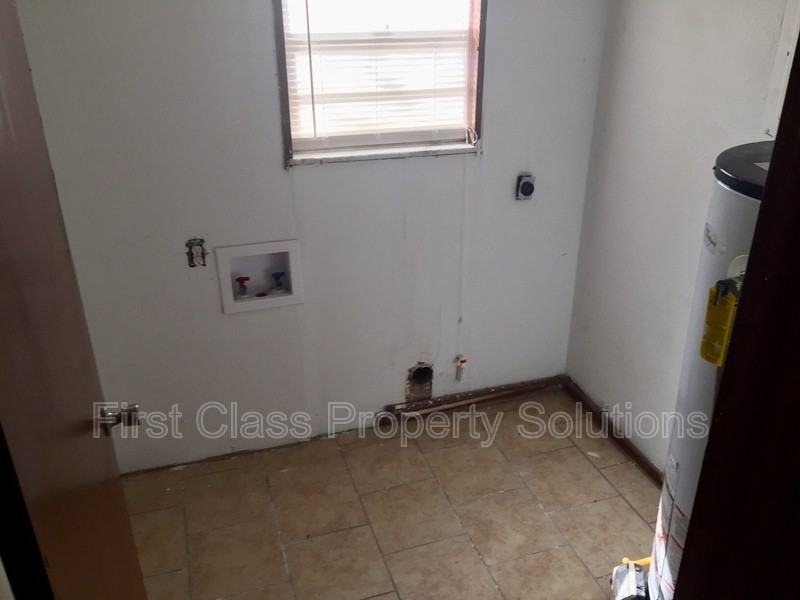 704 S Hadden Ave - Photo 4 of 7