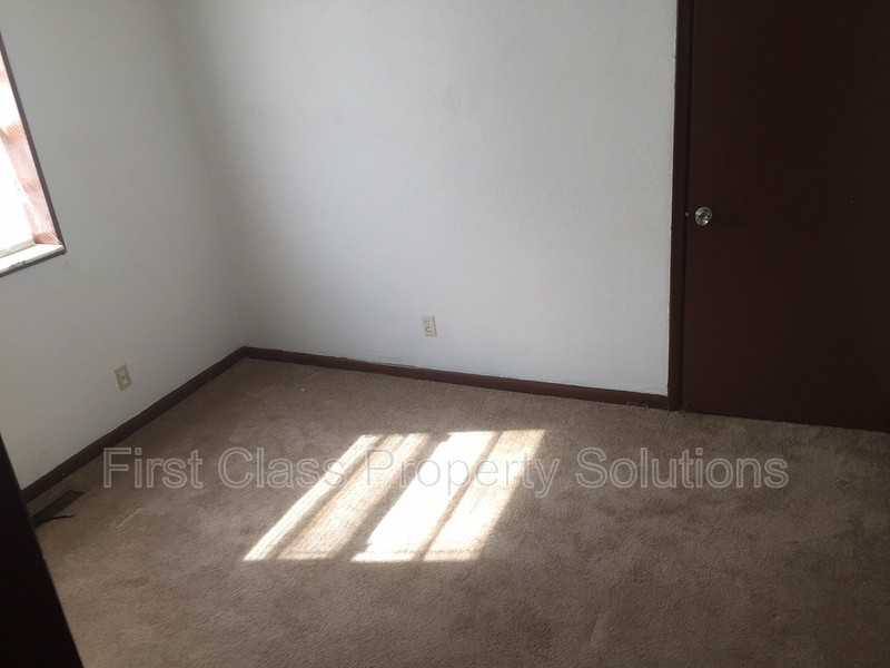 704 S Hadden Ave - Photo 7 of 7