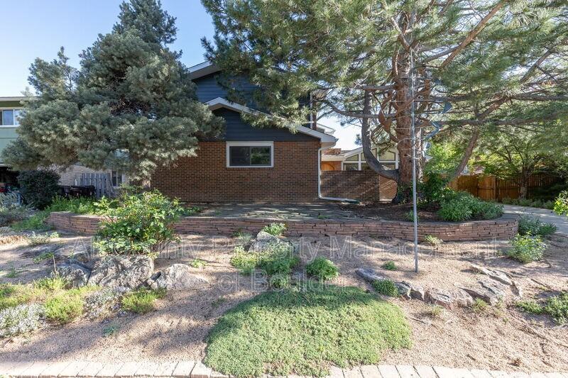 4740 Mckinley Dr - Photo 2 of 47