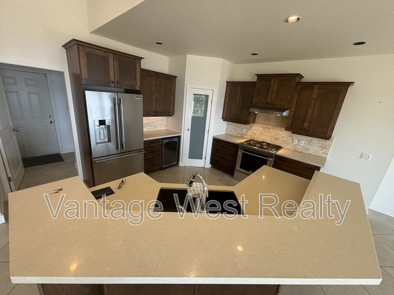 654 Dougherty Ave - Photo 2 of 23