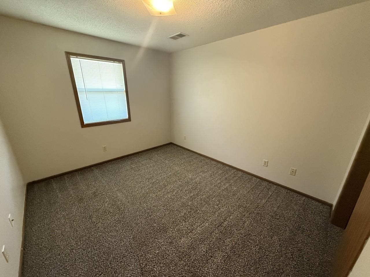4 Se - Photo 2 of 6